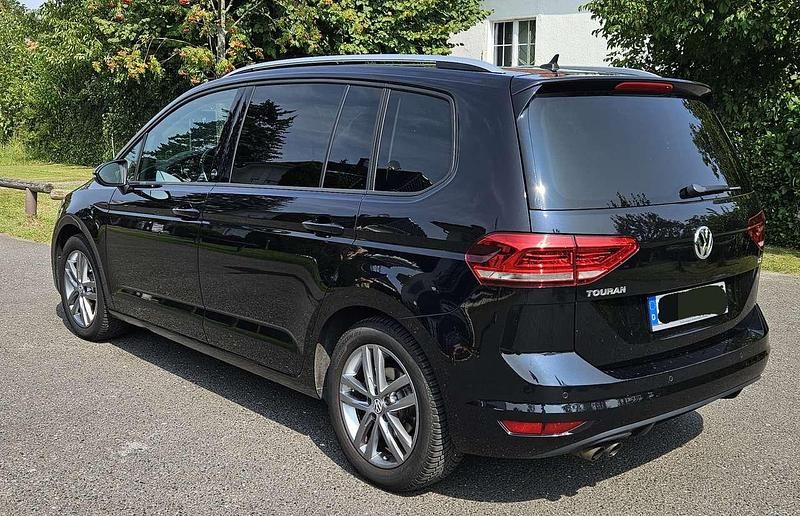 Gebraucht VW Touran Sound 150 PS (110 kW) 2017 Schwarz Van / Kleinbus