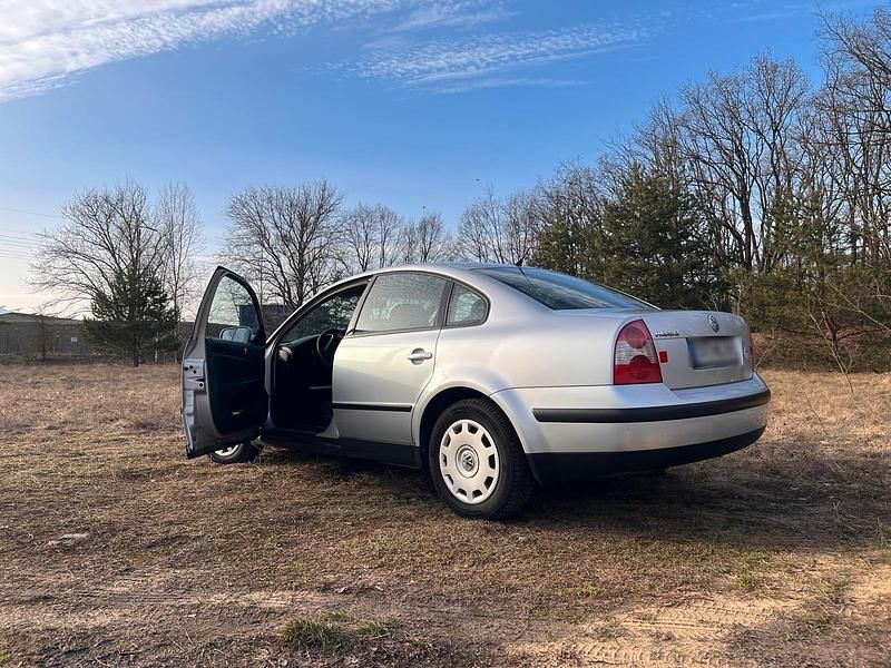 Gebraucht VW Passat 101 PS (74 kW) 2003 Silber Limousine