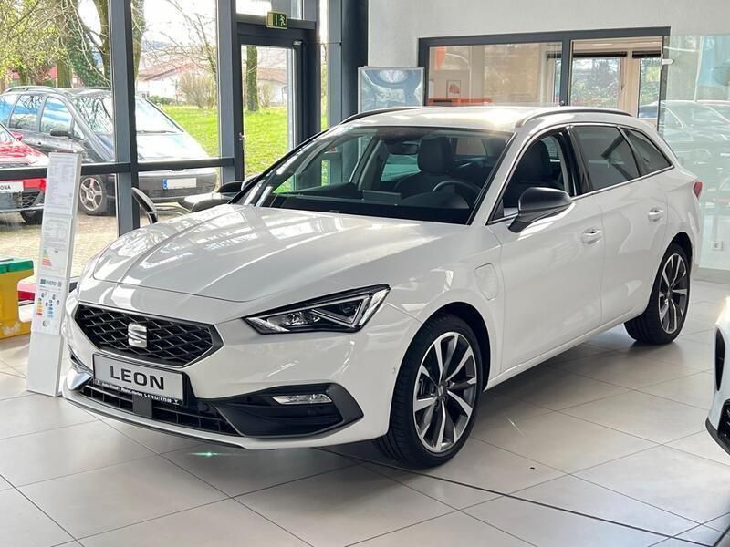 Weiß Gebraucht 2024 Seat Leon FR Kombi | 34.395 € (Etwas zu teuer) - Bild 1/4