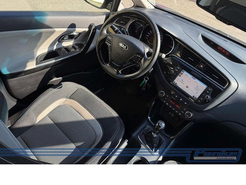 Gebraucht Kia Ceed 135 PS (99 kW) 2016 Planet blue Kleinwagen