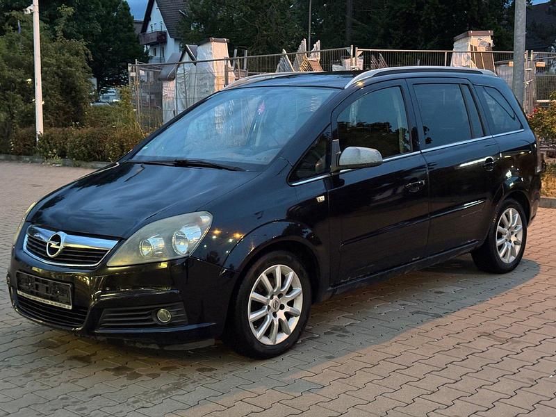 Weiß Gebraucht 2006 Opel Zafira Edition Van / Kleinbus | 2.100 € (Etwas zu teuer) - Bild 1/4