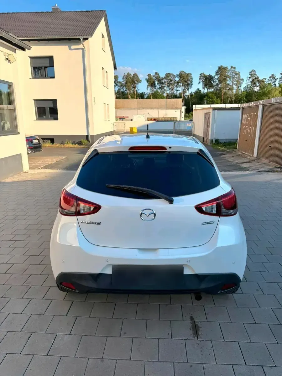 Gebraucht Mazda 2 90 PS (66 kW) 2016 Weiß Kleinwagen