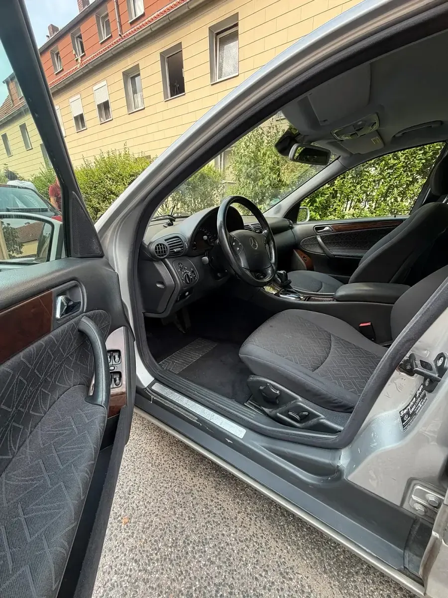 Gebraucht Mercedes C200 Elegance 163 PS (119 kW) 2001 Grau Limousine