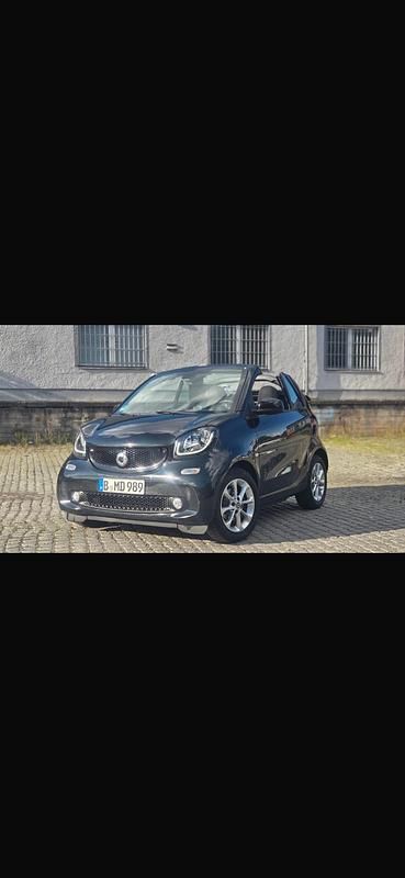 Schwarz Gebraucht 2016 Smart ForTwo Cabrio Cabrio | 11.599 € (Teuer) - Bild 1/4