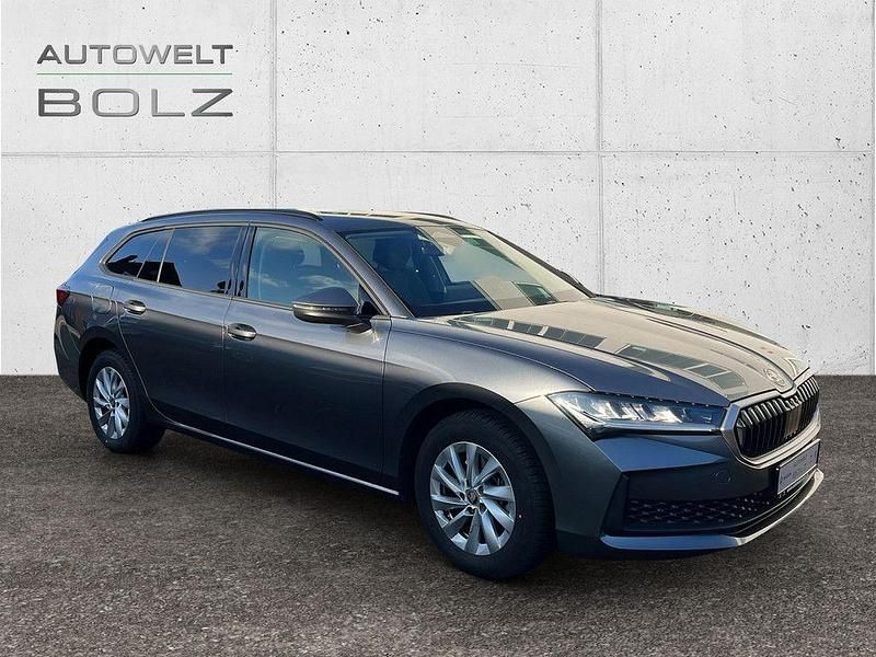 Gebraucht Skoda Superb Essence 150 PS (110 kW) 2025 Grau Limousine