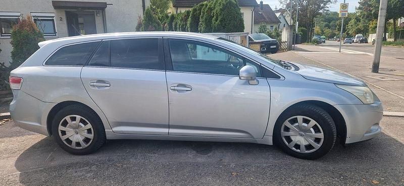 Silber Gebraucht 2009 Toyota Avensis Executive Kombi | 3.400 € (Superpreis) - Bild 1/4