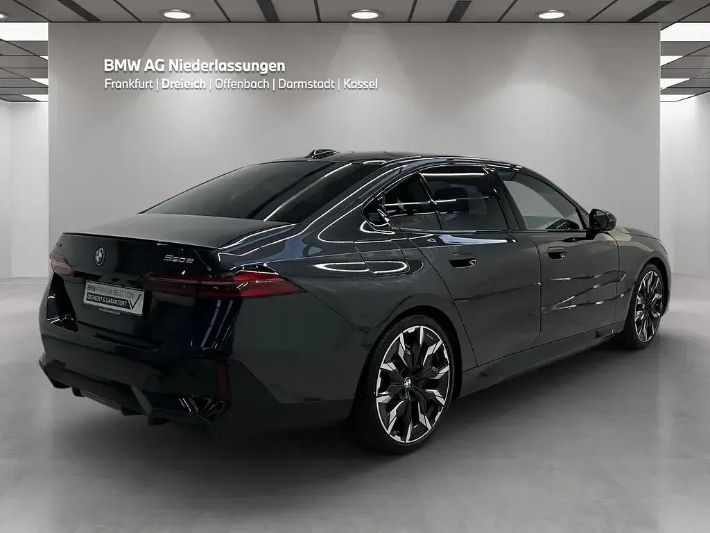 Gebraucht BMW 550e M Sport 489 PS (359 kW) 2025 Grau Limousine