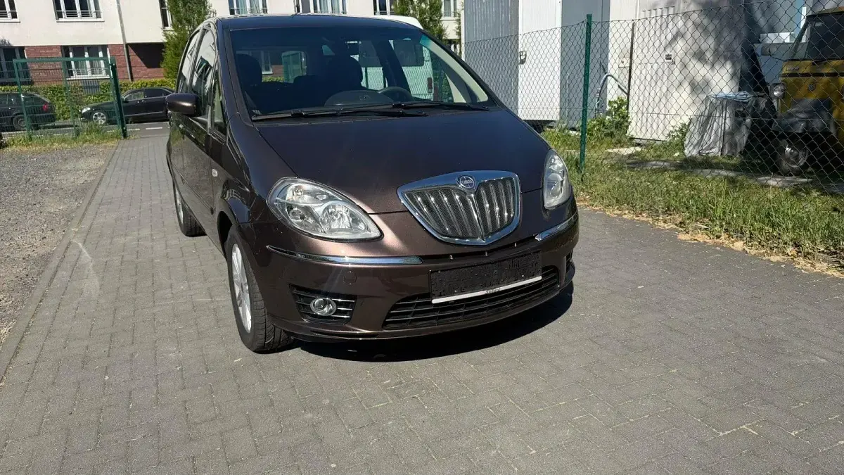 Gebraucht Lancia Musa 89 PS (65 kW) 2008 Braun Van / Kleinbus