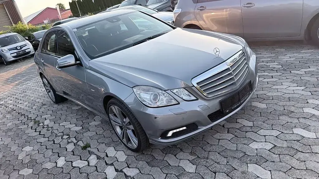 Gebraucht Mercedes E220 170 PS (125 kW) 2010 Grau Limousine