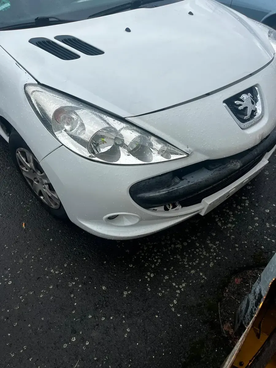 Gebraucht Peugeot 206+ 2011 Weiß Kleinwagen