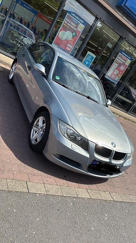 Silber Gebraucht 2006 BMW 318 Limousine | 1.900 € (Superpreis) - Bild 1/4