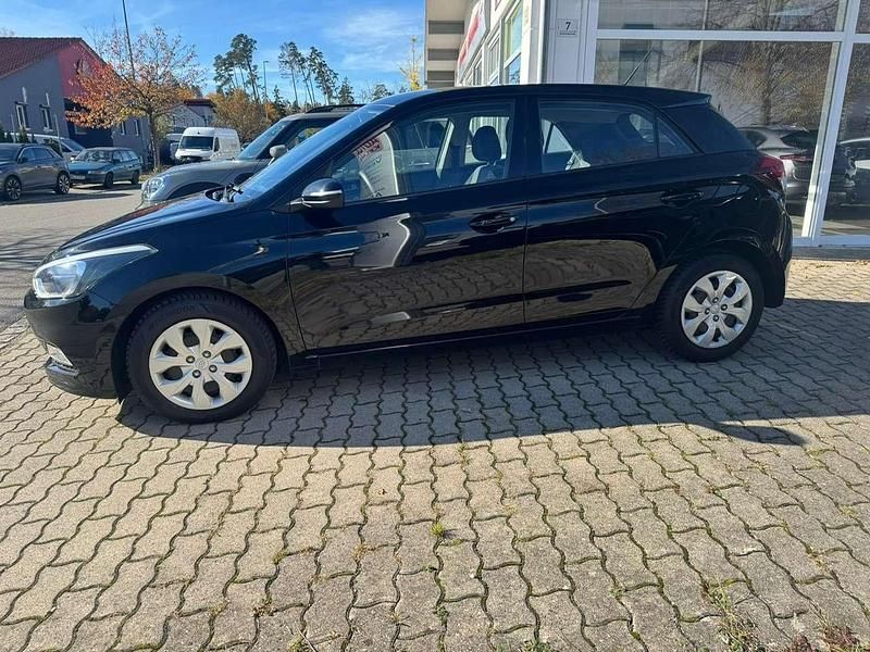 Schwarz Gebraucht 2017 Hyundai i20 Basis Kleinwagen | 9.700 € (Guter Preis) - Bild 1/4