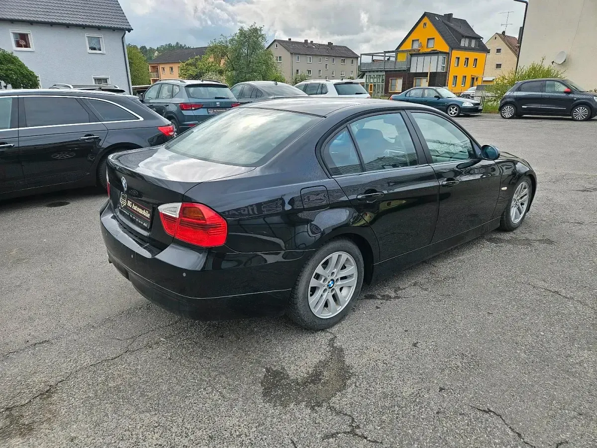 Gebraucht BMW 318 129 PS (94 kW) 2005 Schwarz Limousine
