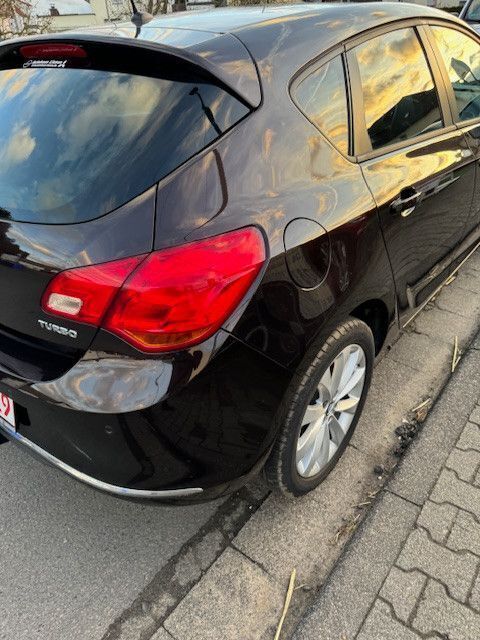 Gebraucht Opel Astra Active 140 PS (102 kW) 2013 Schwarz Limousine