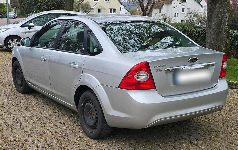 Gebraucht Ford Focus Ghia 145 PS (106 kW) 2008 Silber Limousine