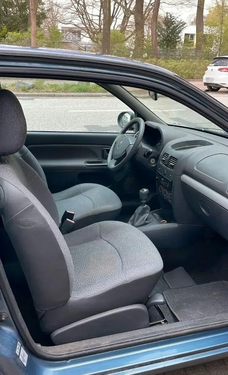 Second-hand Renault Clio II 75 CP (55 kW) 2009 Albastru Hatchback