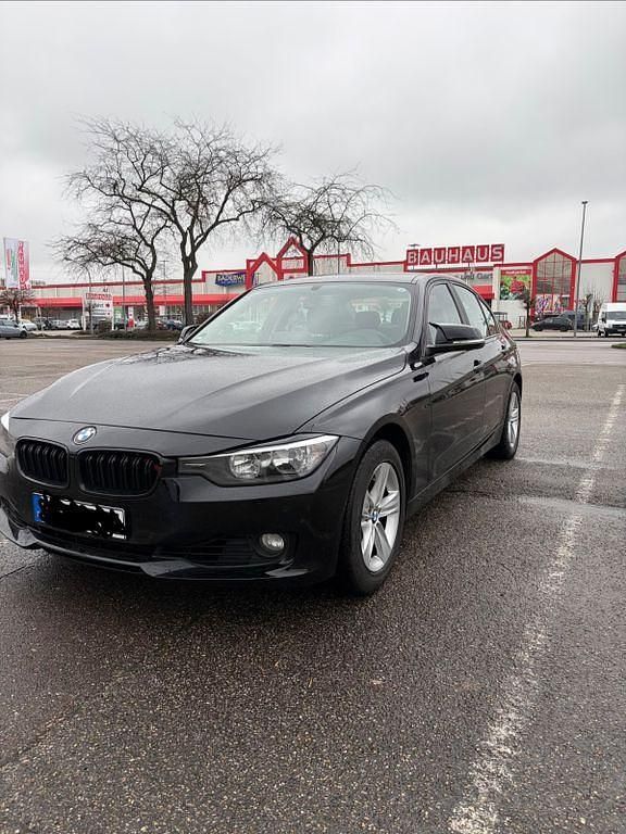 Gebraucht BMW 320 184 PS (135 kW) 2013 Schwarz Limousine