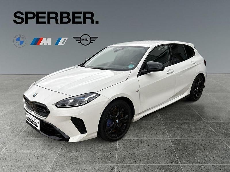 Weiß Gebraucht 2024 BMW M135 Efficient Dynamics Kleinwagen | 37.950 € (Guter Preis) - Bild 1/4