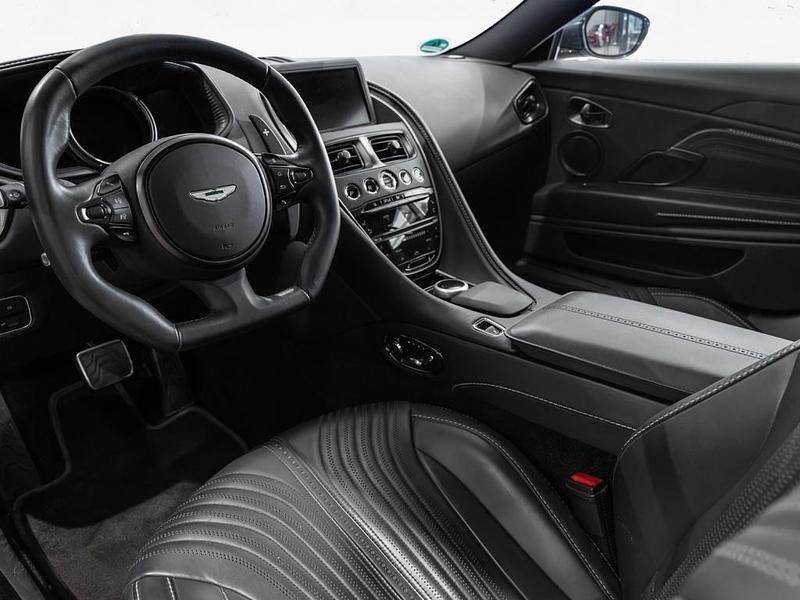 Gebraucht Aston Martin DB11 536 PS (394 kW) 2023 Xenon grey Coupé