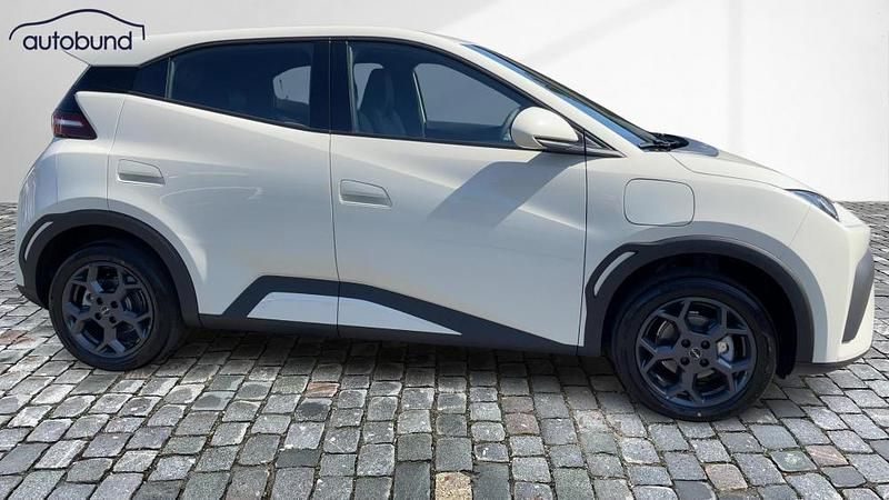 Neu BYD Dolphin Boost 85 kW (116 PS) 2025 Weiss / apricity white Kleinwagen