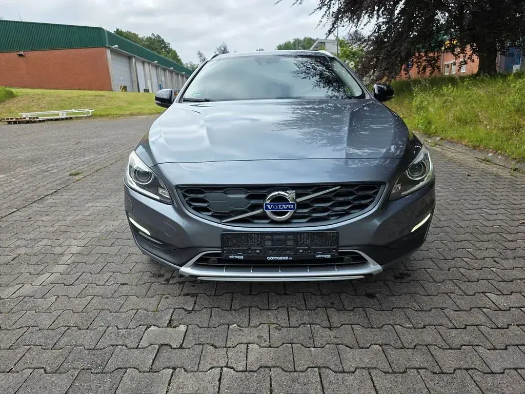 Gebraucht Volvo V60 CC Kinetic 150 PS (110 kW) 2016 Grau Kombi