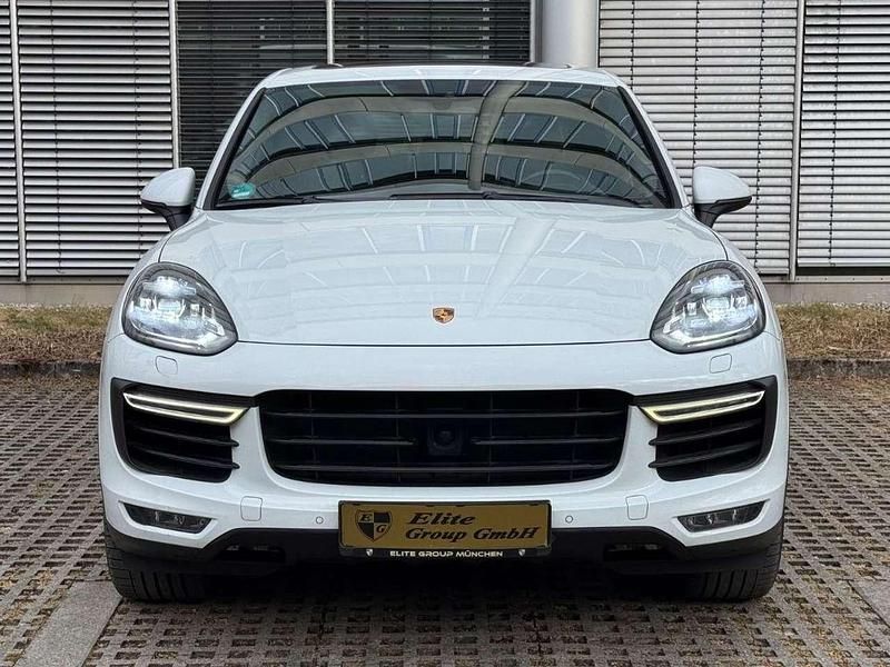 Gebraucht Porsche Cayenne Turbo Chrono 519 PS (381 kW) 2016 Weiß SUV