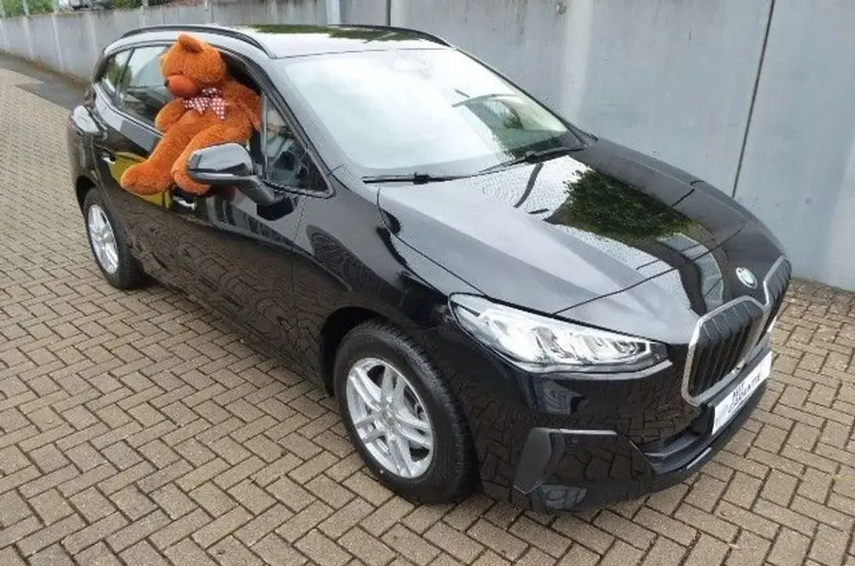 Gebraucht BMW 216 122 PS (89 kW) 2025 Schwarz Van / Kleinbus