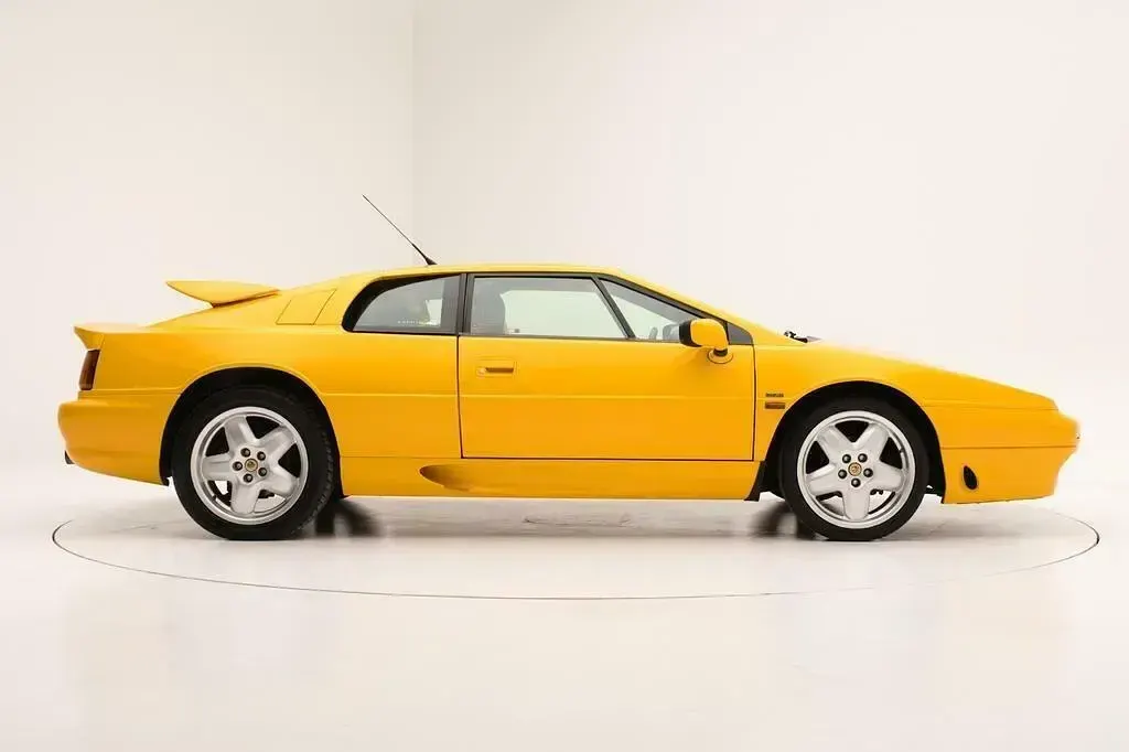 Używany Lotus Esprit 268 KM (197 kW) 1993 Żółty Coupe