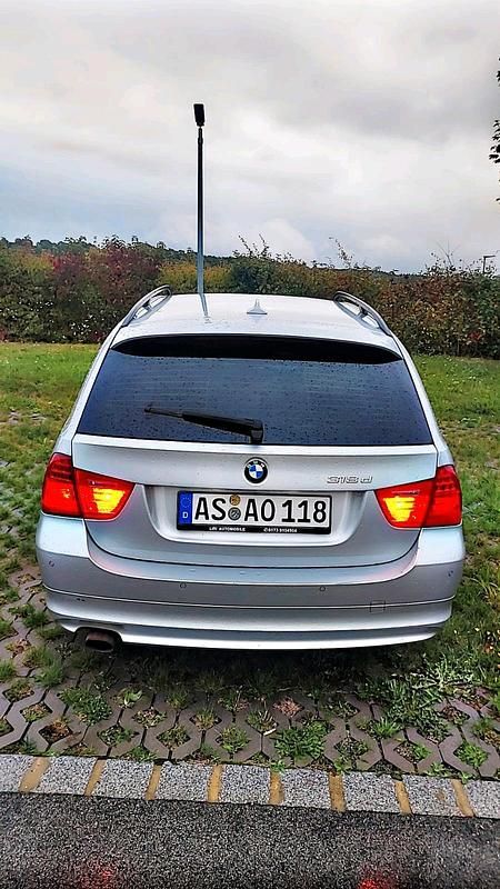 Gebraucht BMW 318 143 PS (105 kW) 2010 Grau Kombi