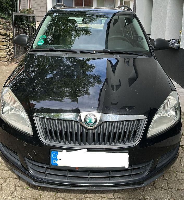 Schwarz Gebraucht 2012 Skoda Fabia Ambiente Kombi | 2.000 € (Guter Preis) - Bild 1/4