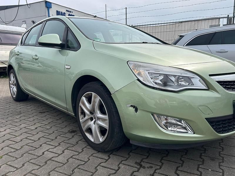 Gebraucht Opel Astra 116 PS (85 kW) 2012 Kleinwagen