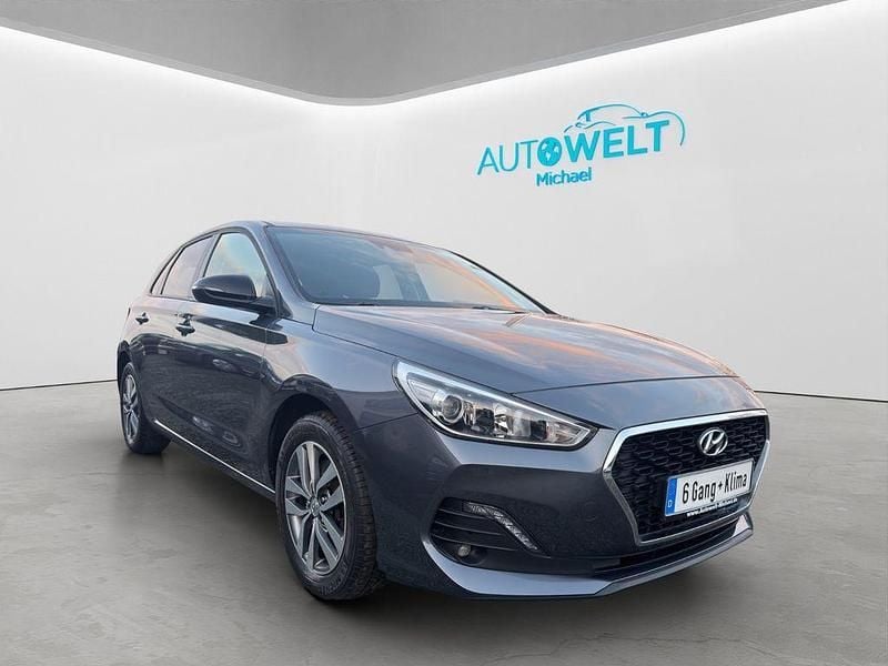 Gebraucht Hyundai i30 99 PS (72 kW) 2019 Grau Limousine