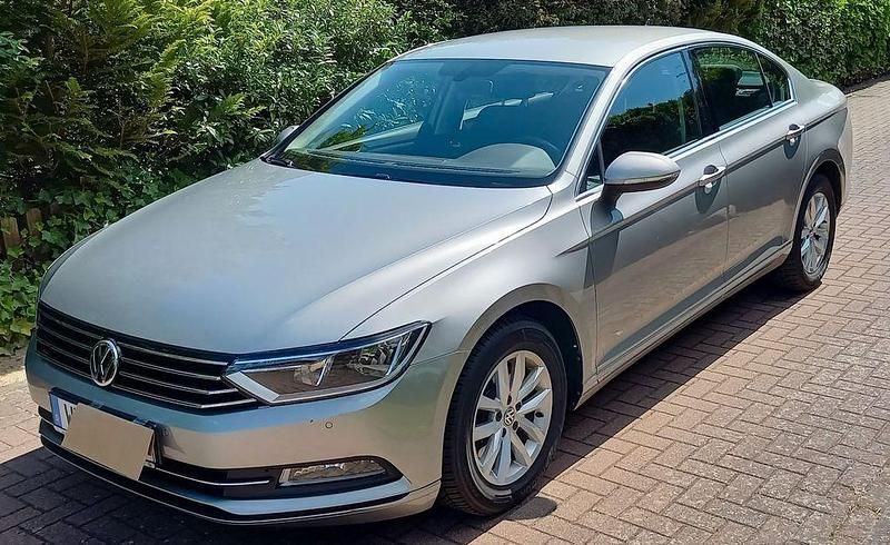 Gebraucht VW Passat Comfortline 150 PS (110 kW) 2015 Silber Limousine