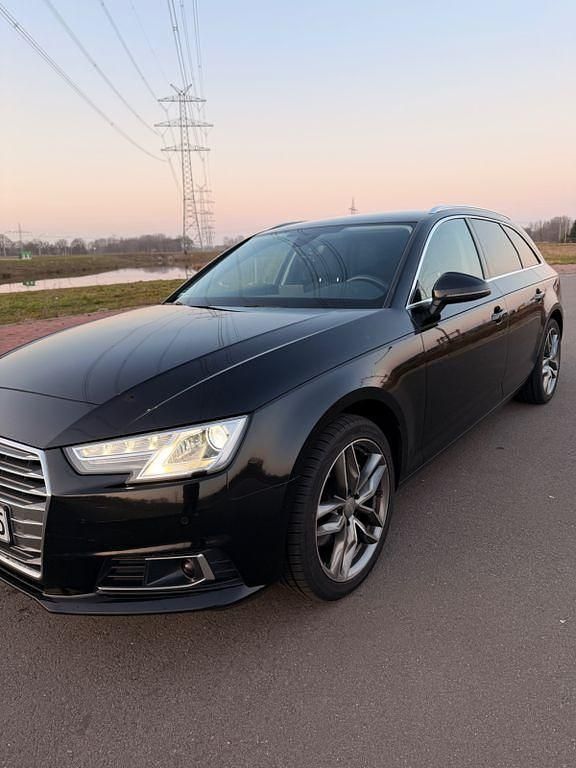 Gebraucht Audi A4 Sport 190 PS (139 kW) 2018 Schwarz Kombi