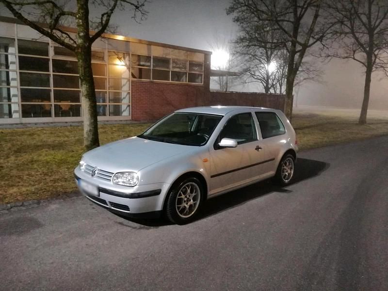Second-hand VW Golf 100 CP (73 kW) 1998 Argintiu Coupe