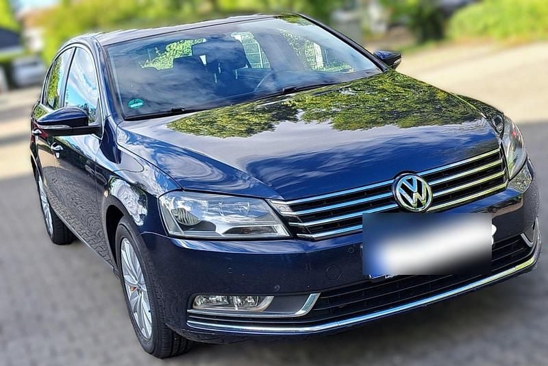Blau Gebraucht 2012 VW Passat Comfortline Limousine | 9.300 € (Fairer Preis) - Bild 1/4