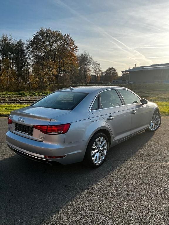 Gebraucht Audi A4 Basis 190 PS (139 kW) 2018 Silber Limousine