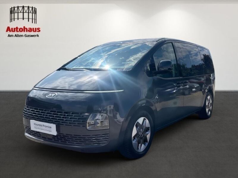 Grau Gebraucht 2024 Hyundai Staria Prime Van | 46.885 € (Fairer Preis) - Bild 1/4