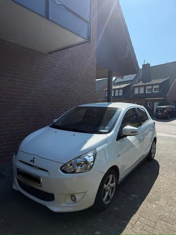 Weiß Gebraucht 2014 Mitsubishi Space Star Kleinwagen | 7.600 € (Teuer) - Bild 1/4