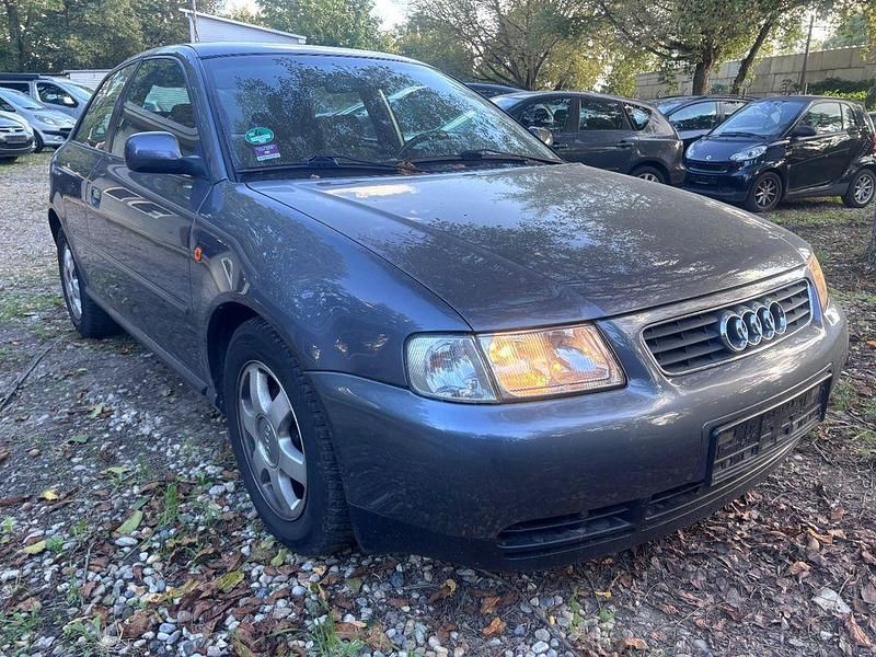 Grau Gebraucht 2000 Audi A3 Ambiente Limousine | 990 € (Guter Preis) - Bild 1/4