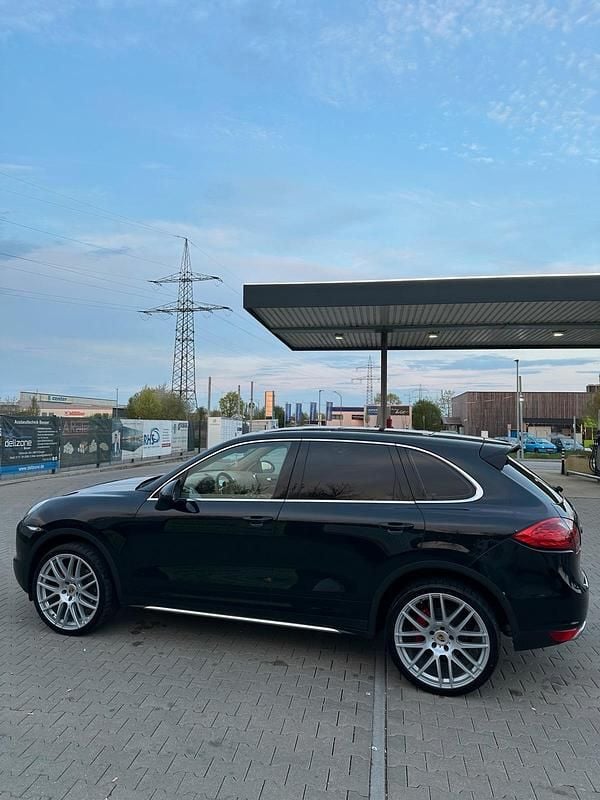 Second-hand Porsche Cayenne 300 CP (220 kW) 2011 Negru SUV