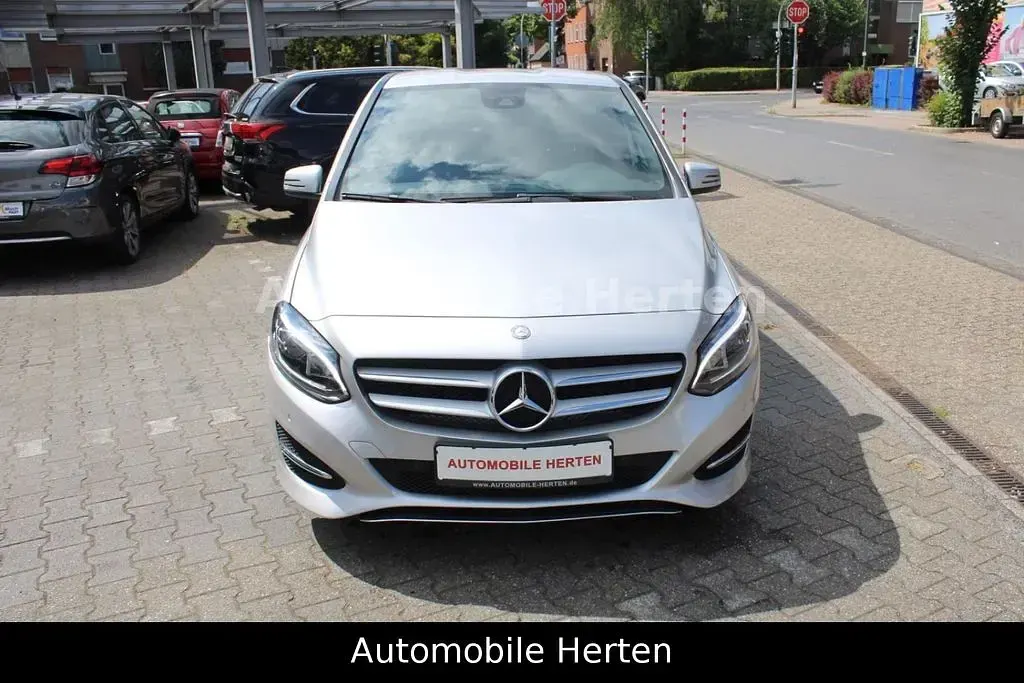 Gebraucht Mercedes 180 109 PS (80 kW) 2016 Silber Limousine