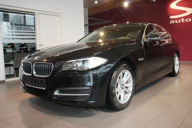 Gebraucht BMW 520 184 PS (135 kW) 2014 Saphirschwarz Limousine