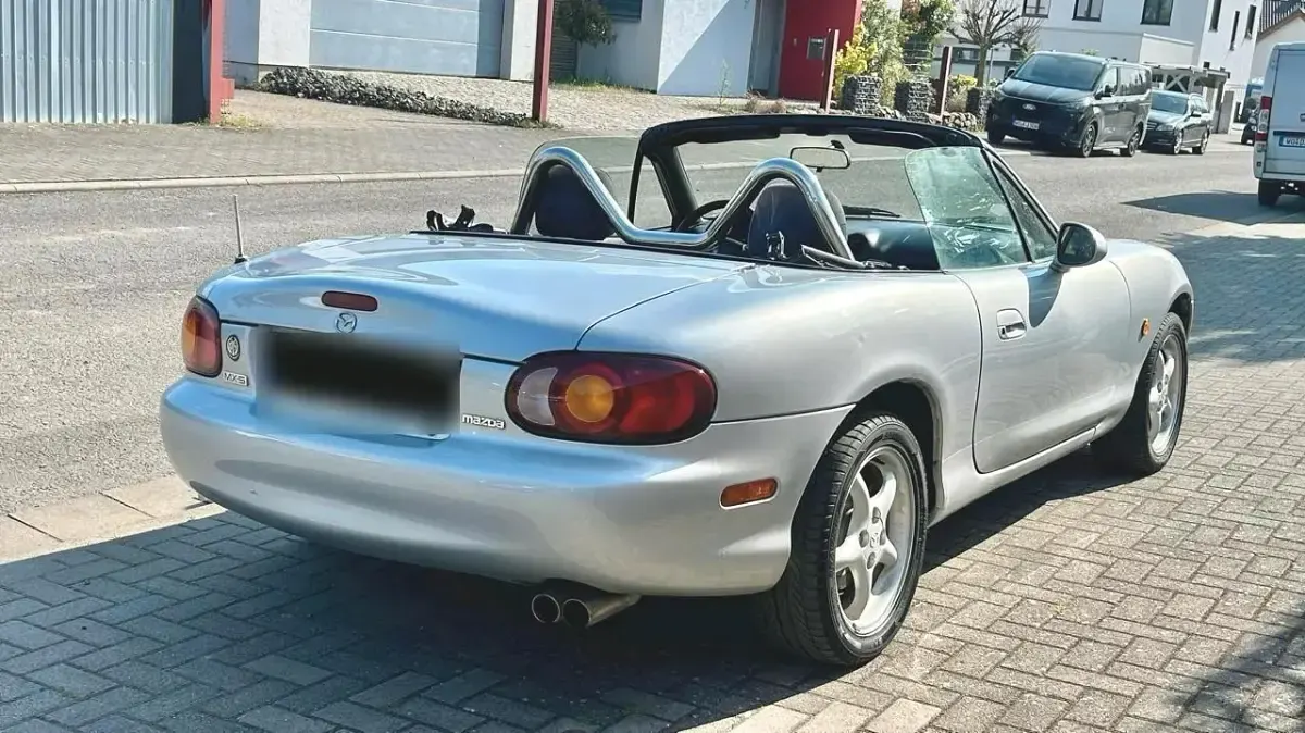 Gebraucht Mazda MX5 110 PS (80 kW) 2000 Silber Cabrio