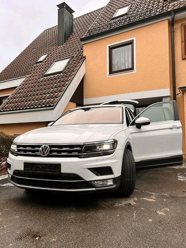 Weiß Gebraucht 2017 VW Tiguan SUV | 17.800 € (Teuer) - Bild 1/4