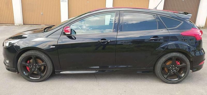 Gebraucht Ford Focus ST-Line 182 PS (133 kW) 2017 Schwarz Limousine