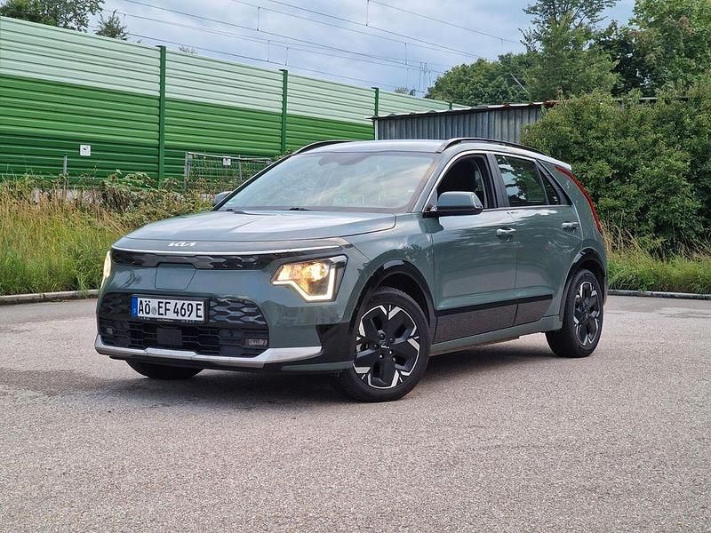 Grün Gebraucht 2022 Kia e-Niro Vision SUV | 25.990 € (Fairer Preis) - Bild 1/4