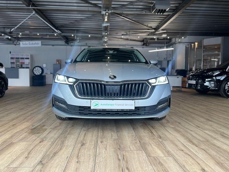 Gebraucht Skoda Octavia Tour 116 PS (85 kW) 2022 Silber Kombi