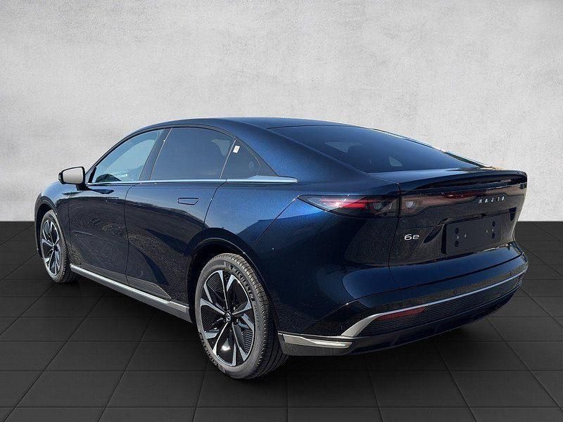 Neu Mazda 6e 60 kW (82 PS) 2026 Blau Limousine