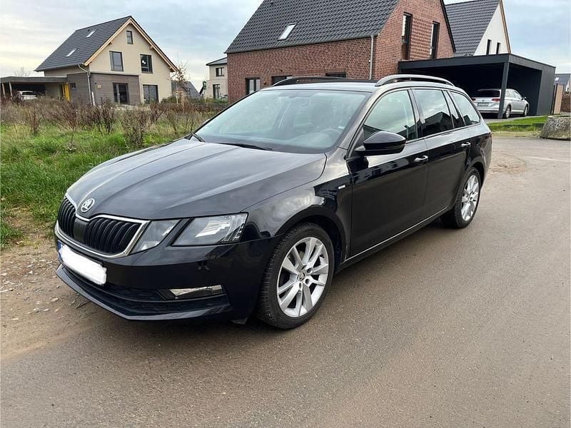 Schwarz Gebraucht 2017 Skoda Octavia Drive Kombi | 9.200 € (Superpreis) - Bild 1/4